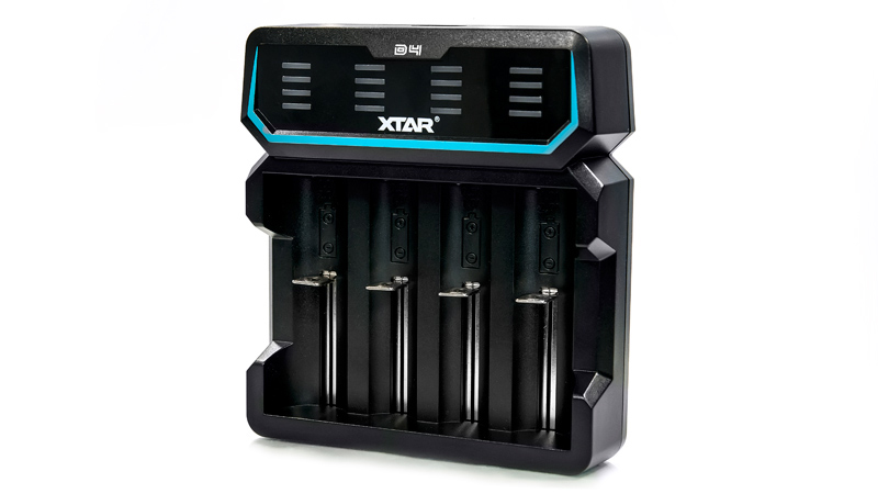 Универсальное устройство питания XTAR D4 подходит для аккумуляторов формата 18650, 21700 и других типоразмеров, так как оно оснащено контактом на подвижной пружине