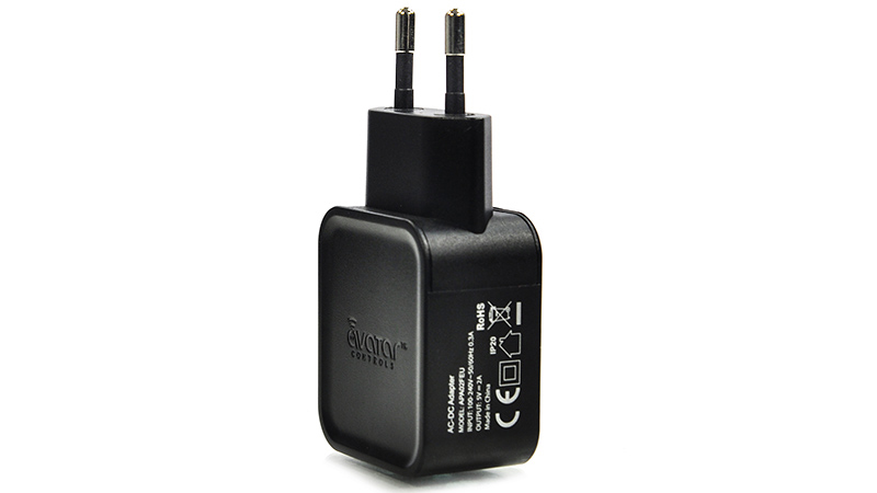 Адаптер AVATAR AQC03F для зарядки 220-USB (2A, черный)